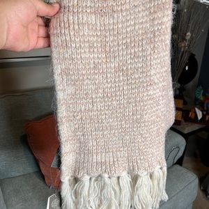Scarf by Vince Canuto, style oatmeal size one size